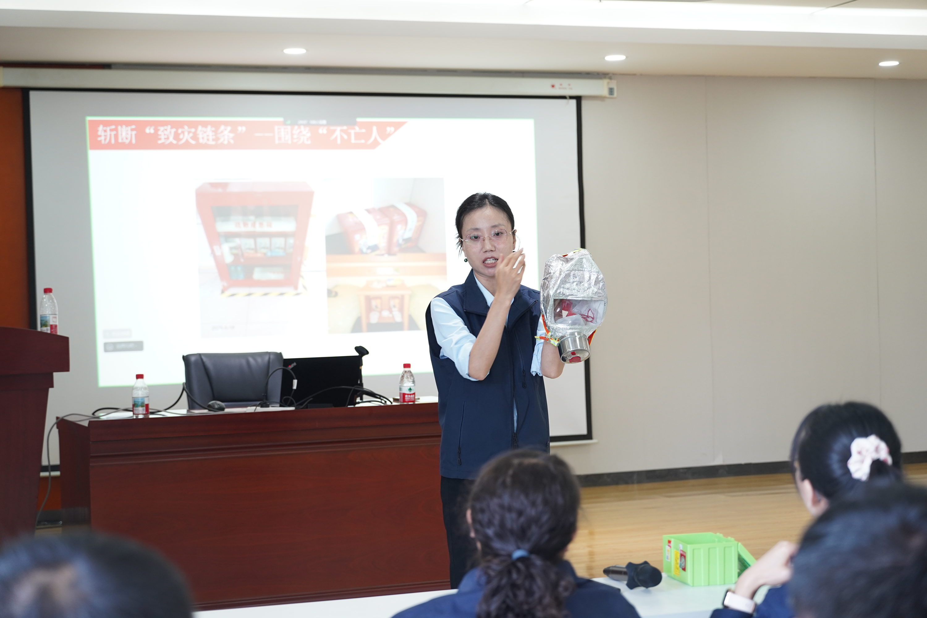 工大科雅开展沉浸式消防培训与疏散演练(图2) DSC02259.png