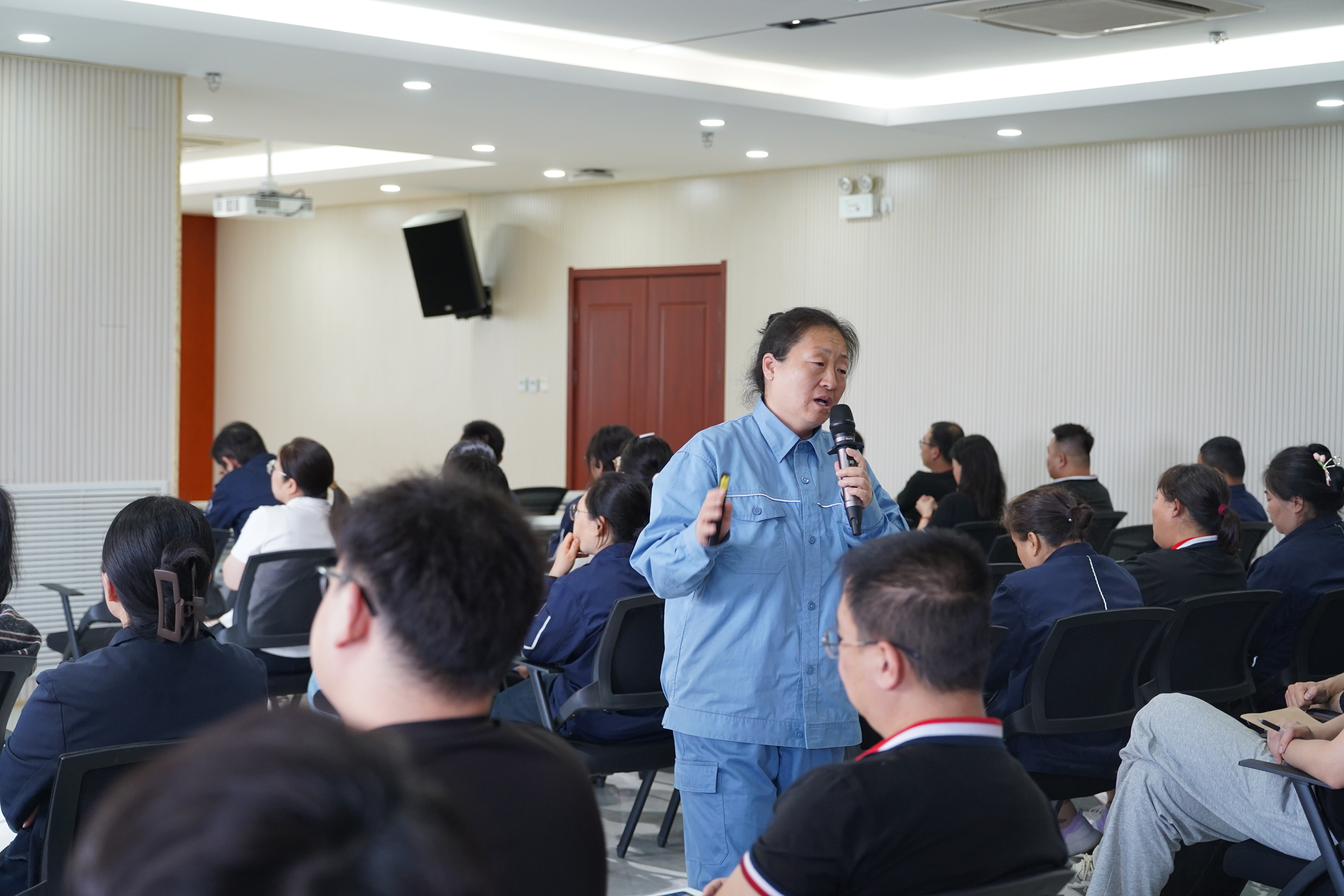 “匠心筑梦 巾帼同行”劳模工匠宣讲活动走进工大科雅(图2) DSC02349.png