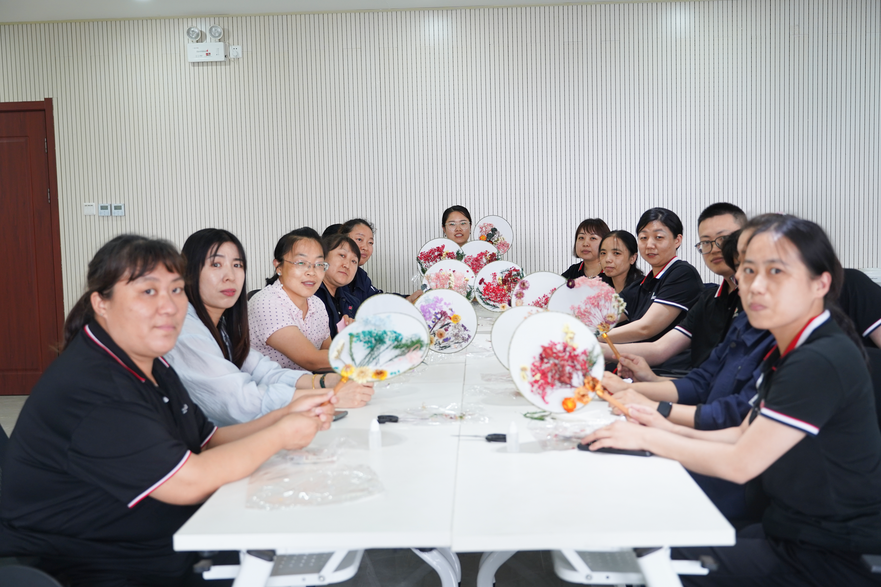扇韵传情,服务暖心|工大科雅联合交通银行举办端午节主题活动(图2) DSC02504.png